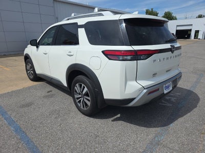 2024 Nissan Pathfinder SL