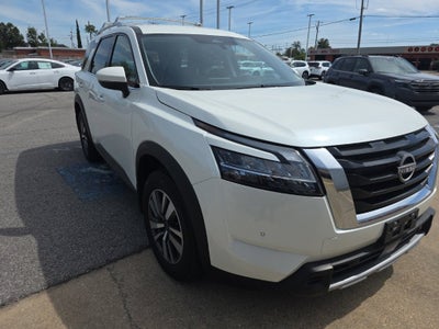 2024 Nissan Pathfinder SL